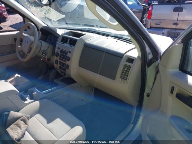 Photo 4 VIN: 1FMCU0D72BKB18966 - FORD ESCAPE 