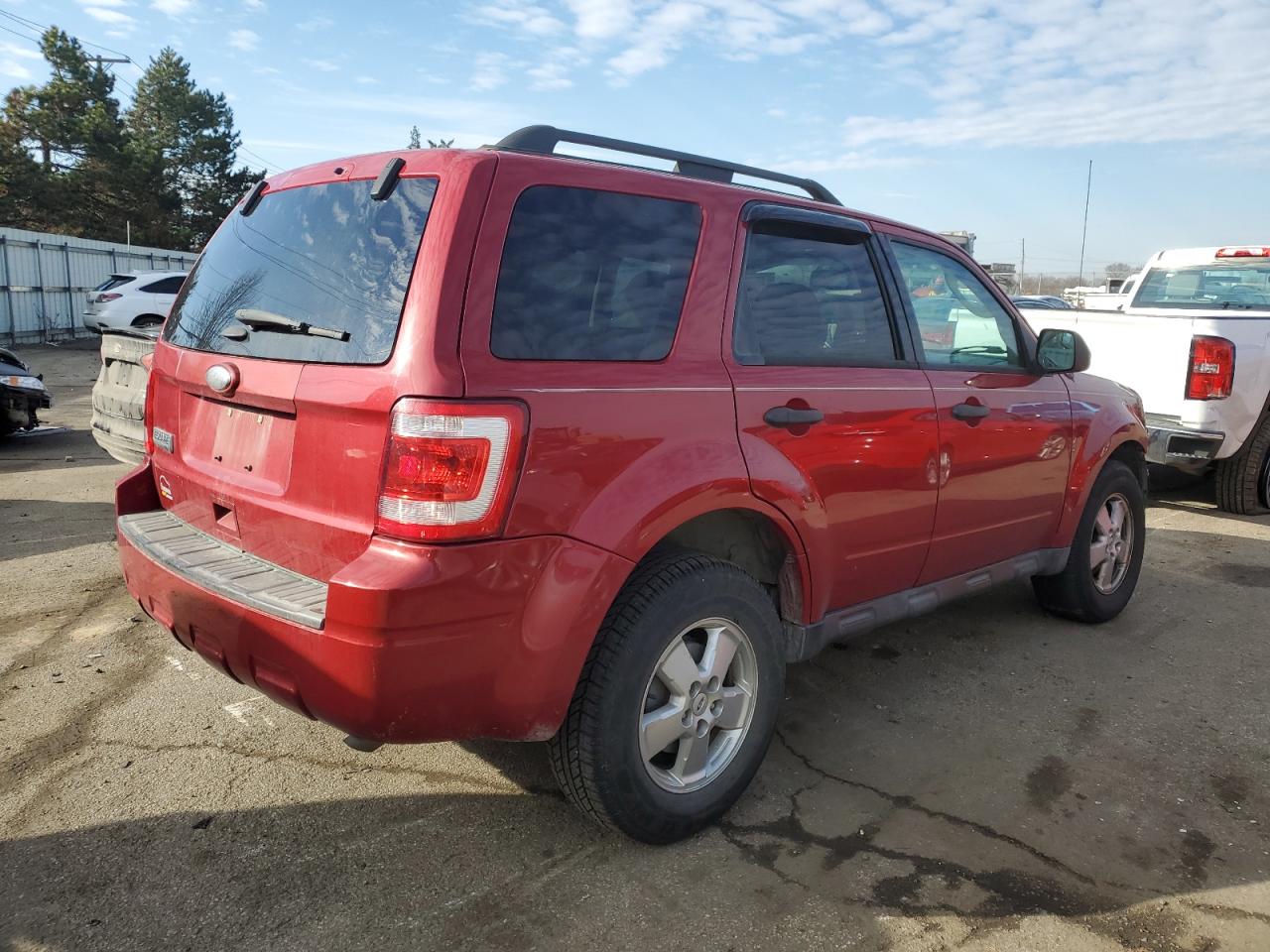 Photo 2 VIN: 1FMCU0D72BKC41506 - FORD ESCAPE 