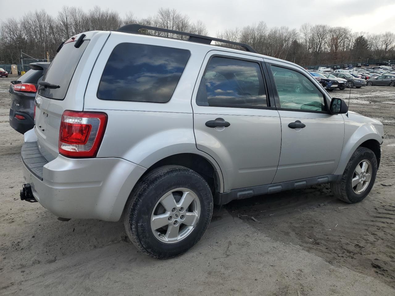 Photo 2 VIN: 1FMCU0D72BKC46785 - FORD ESCAPE 