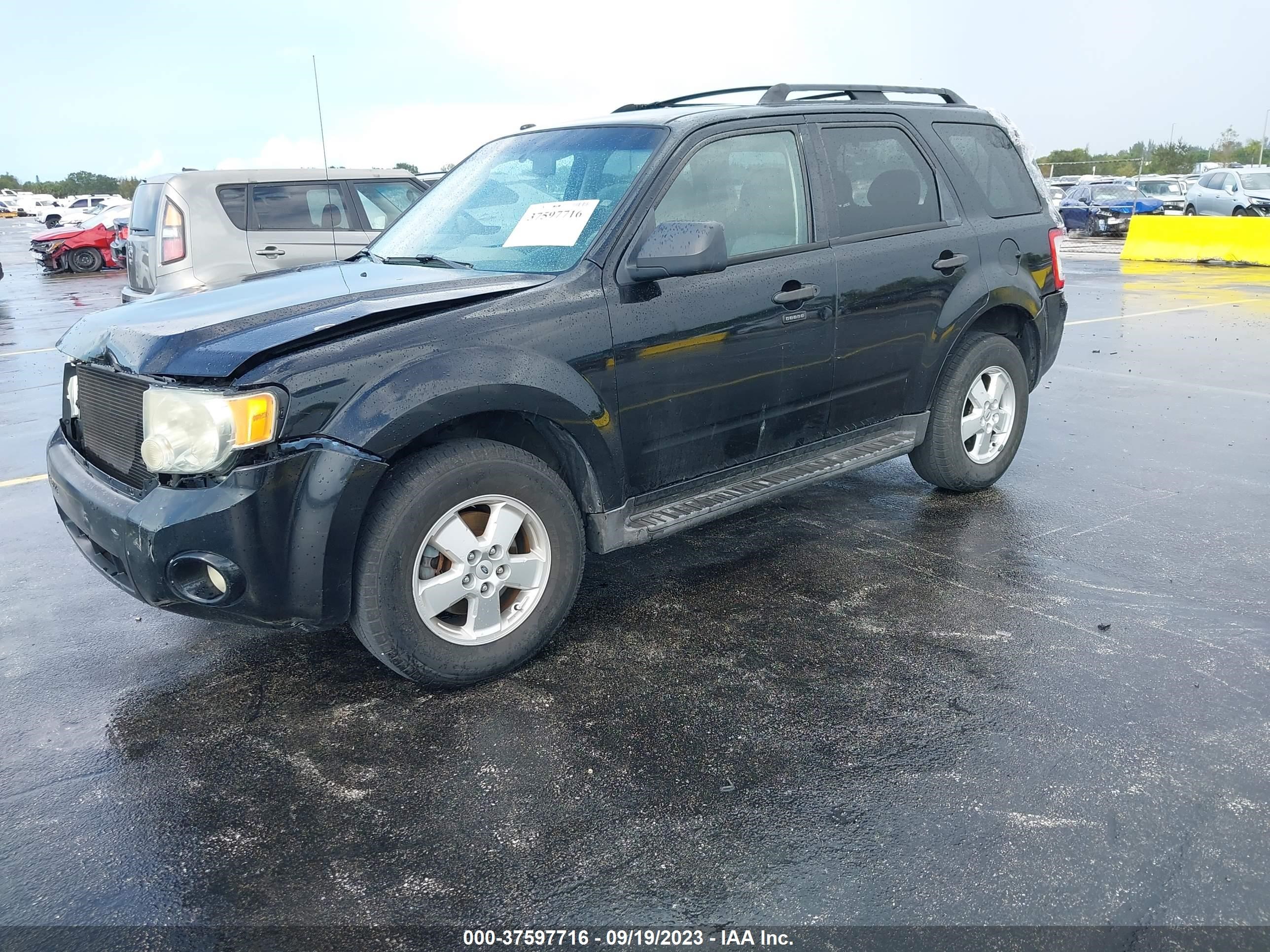 Photo 1 VIN: 1FMCU0D73AKD42875 - FORD ESCAPE 