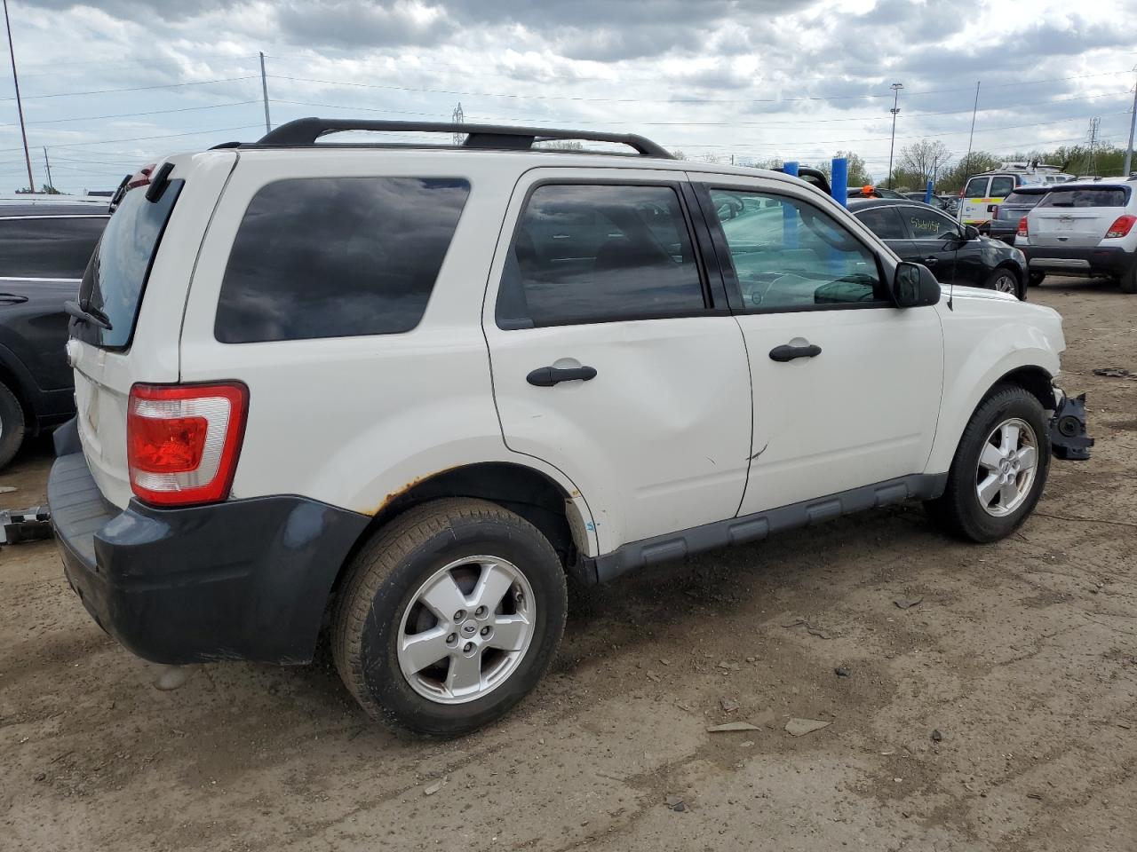 Photo 2 VIN: 1FMCU0D73BKA17578 - FORD ESCAPE 