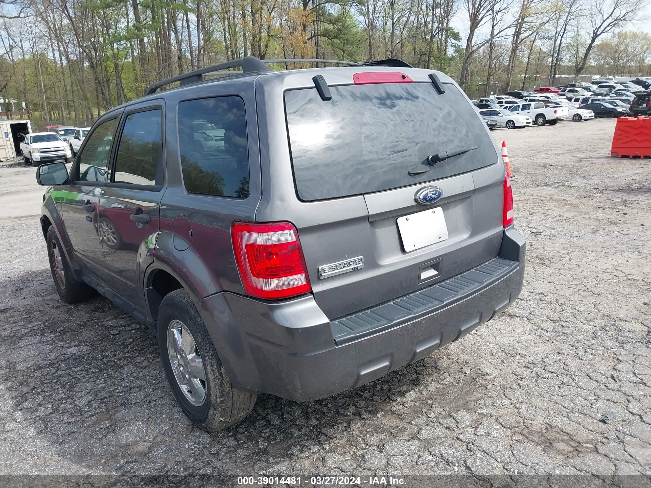 Photo 2 VIN: 1FMCU0D74CKB95064 - FORD ESCAPE 