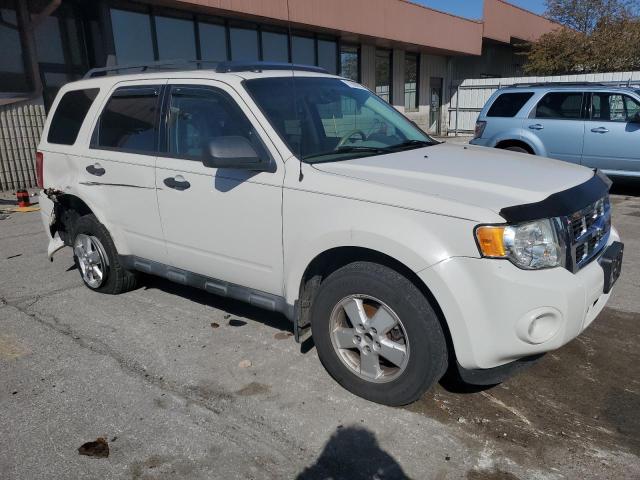 Photo 3 VIN: 1FMCU0D75AKA31402 - FORD ESCAPE 