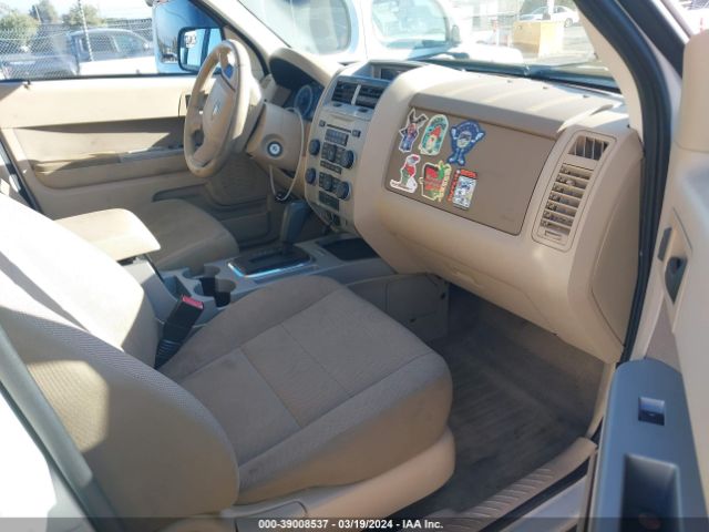 Photo 4 VIN: 1FMCU0D75AKB11315 - FORD ESCAPE 