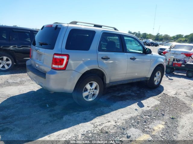 Photo 3 VIN: 1FMCU0D75AKB82370 - FORD ESCAPE 