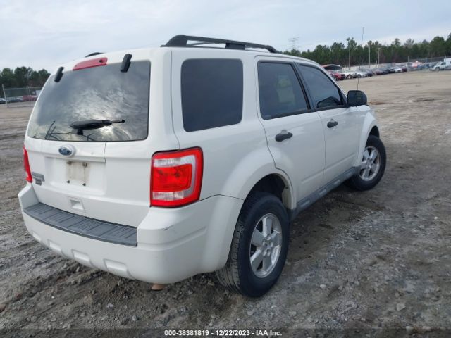 Photo 3 VIN: 1FMCU0D75AKC87829 - FORD ESCAPE 