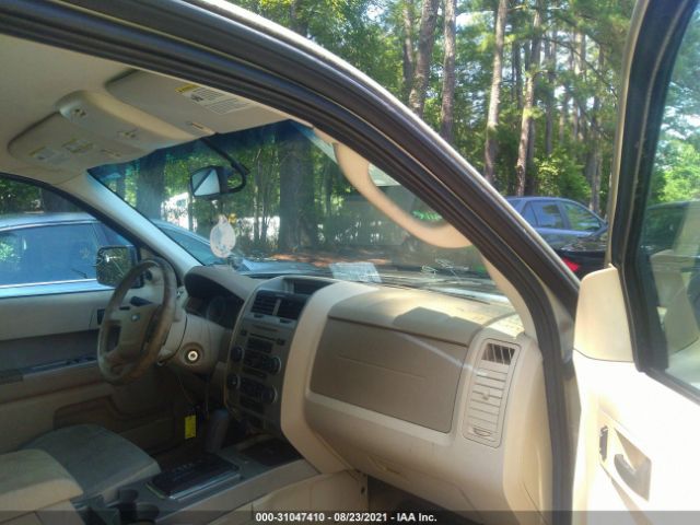 Photo 4 VIN: 1FMCU0D75BKB43313 - FORD ESCAPE 