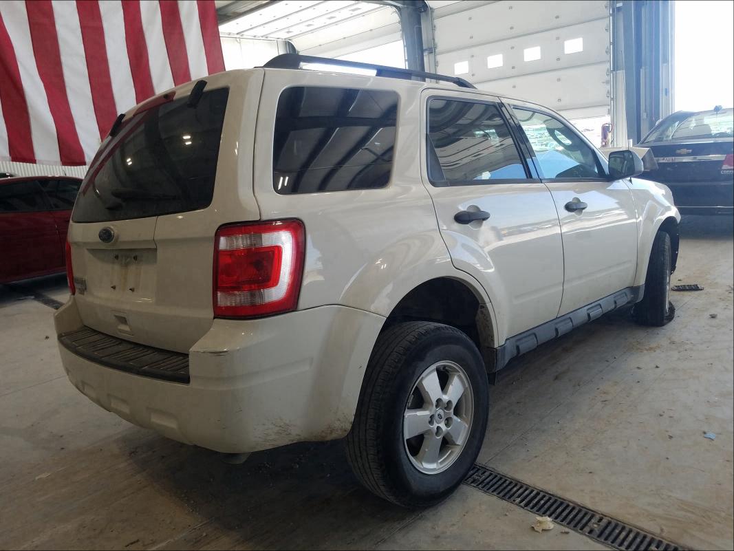 Photo 3 VIN: 1FMCU0D75CKB91069 - FORD ESCAPE XLT 