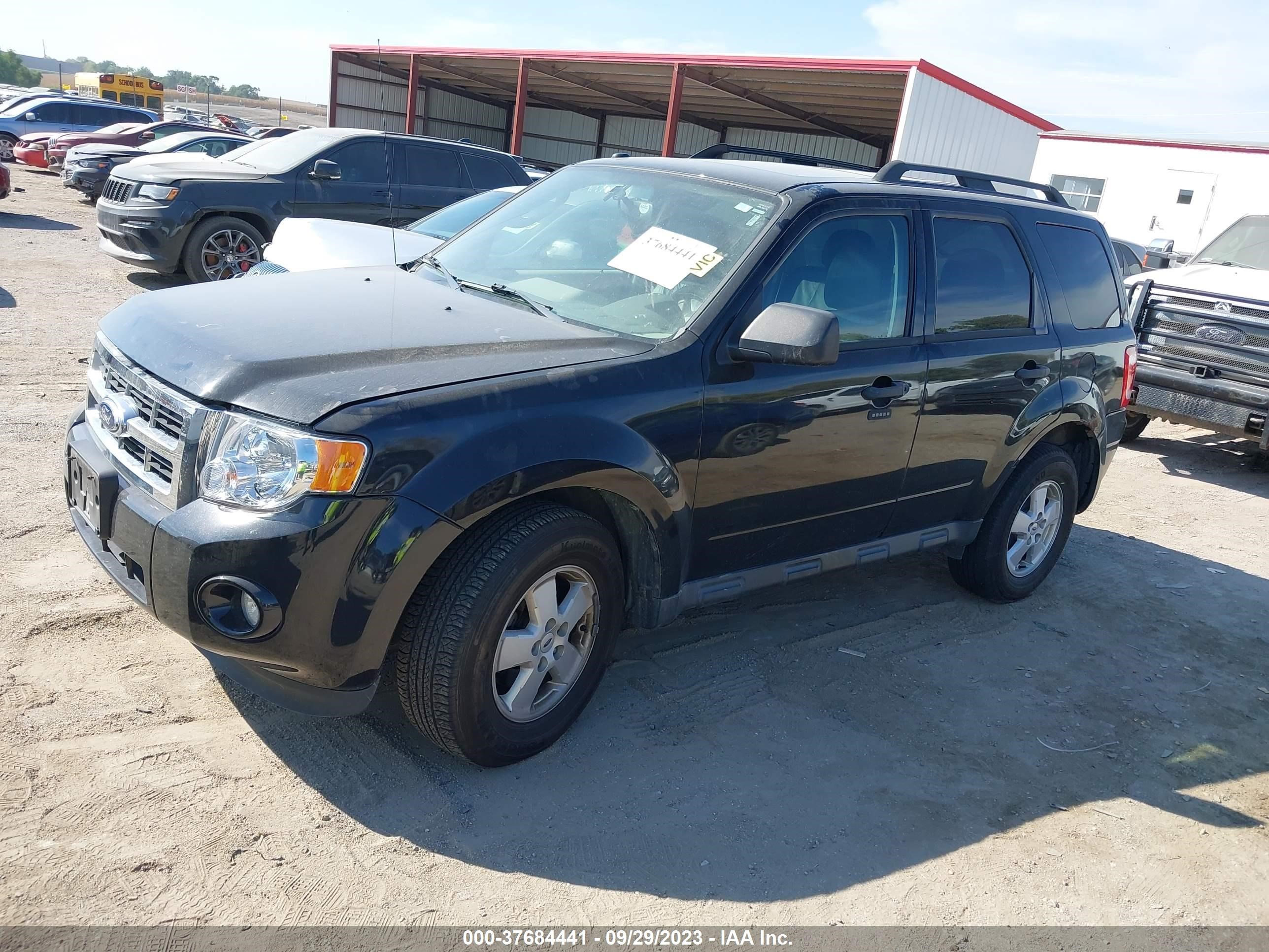 Photo 1 VIN: 1FMCU0D76BKB52926 - FORD ESCAPE 