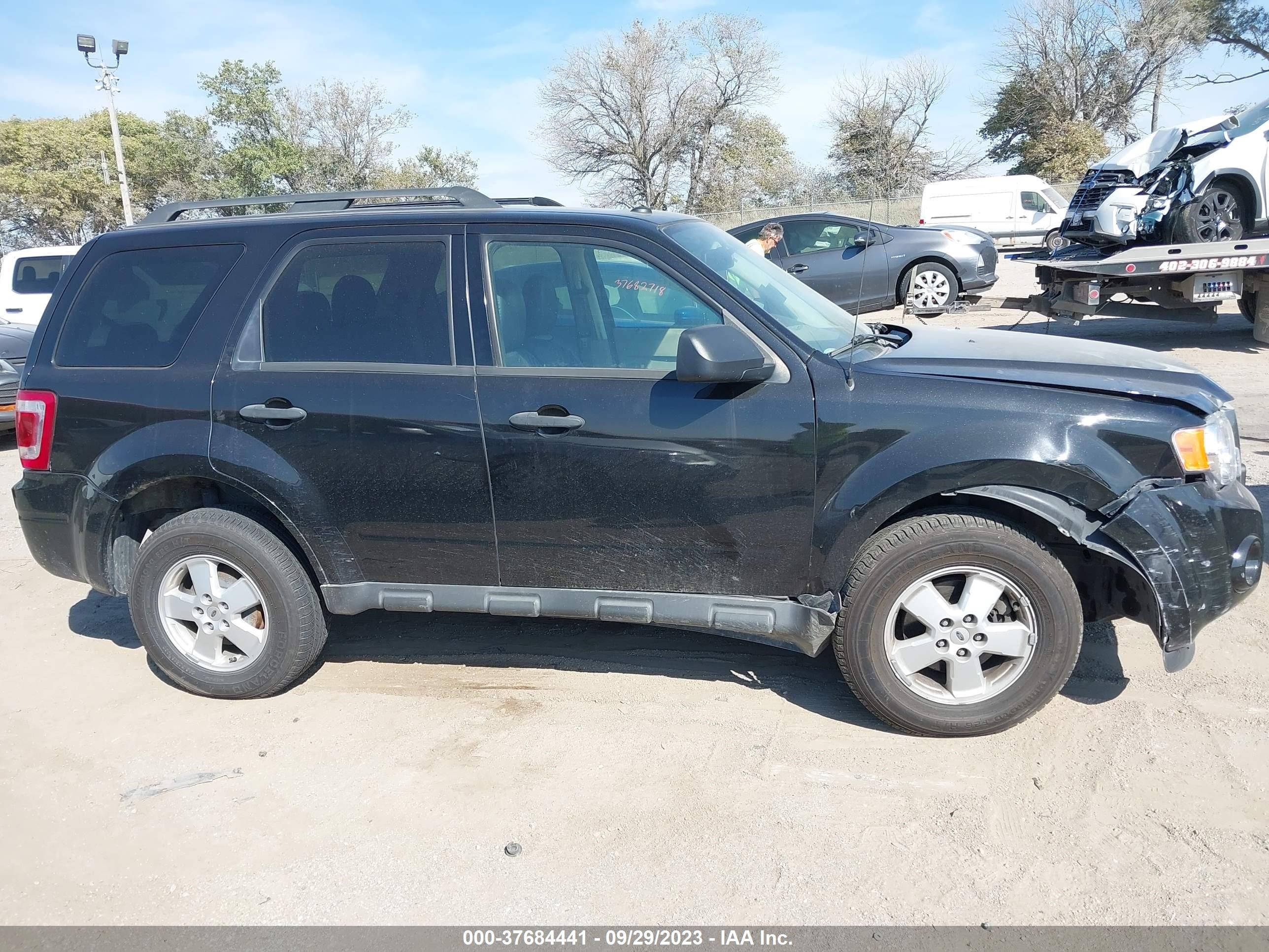 Photo 12 VIN: 1FMCU0D76BKB52926 - FORD ESCAPE 