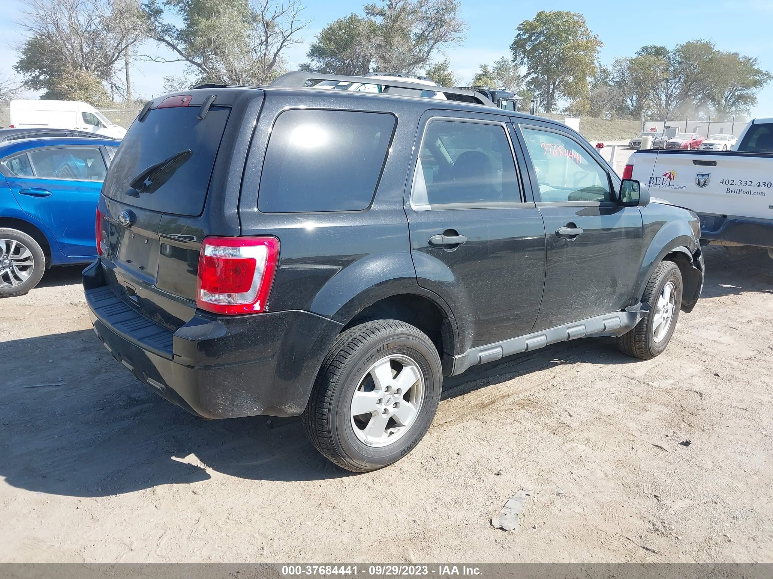 Photo 3 VIN: 1FMCU0D76BKB52926 - FORD ESCAPE 