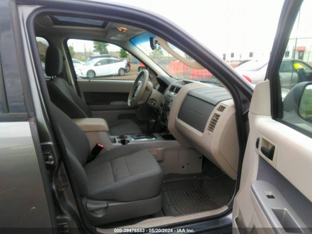 Photo 4 VIN: 1FMCU0D77AKB31677 - FORD ESCAPE 