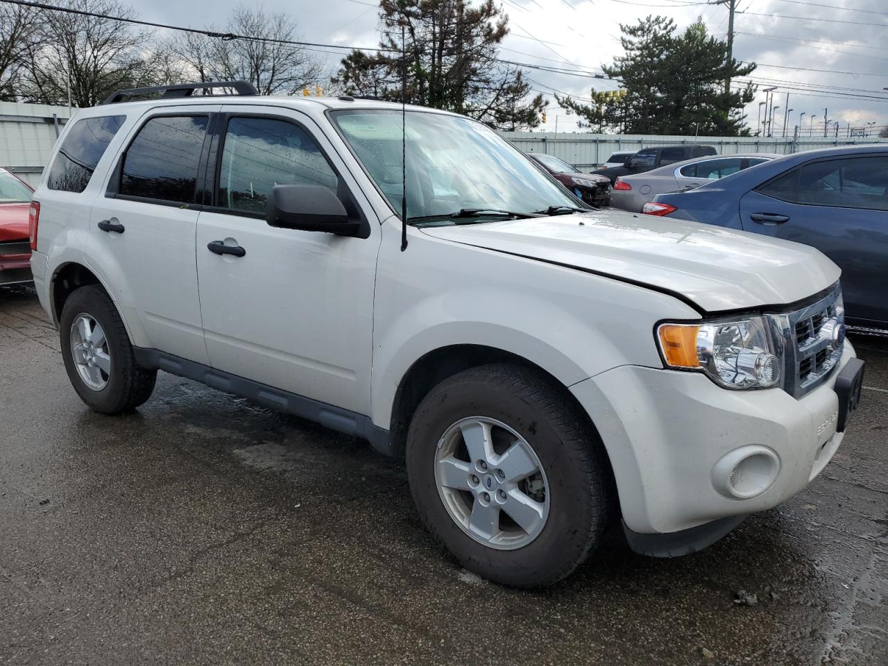 Photo 3 VIN: 1FMCU0D77AKC30693 - FORD ESCAPE 