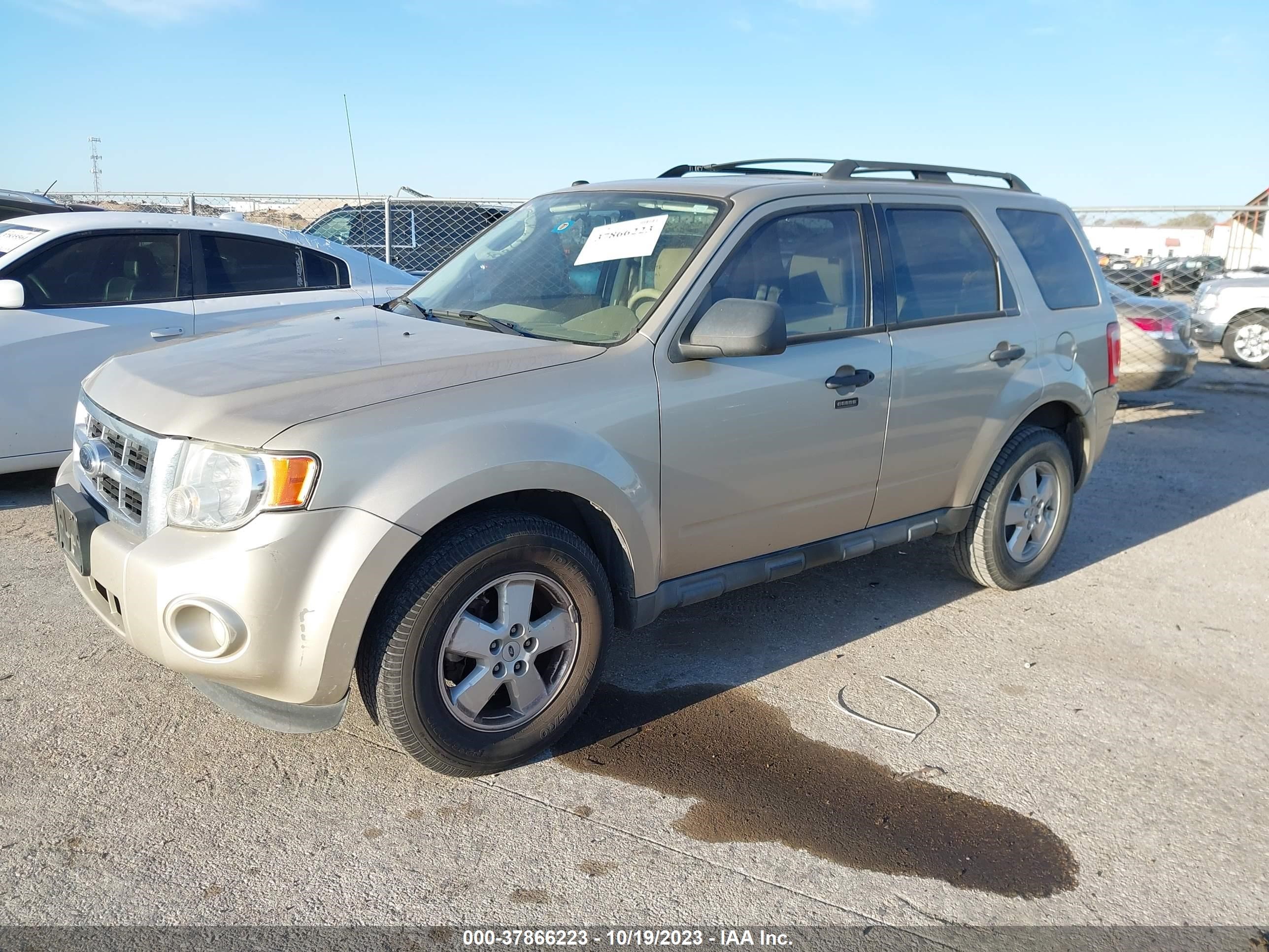 Photo 1 VIN: 1FMCU0D79AKA10925 - FORD ESCAPE 