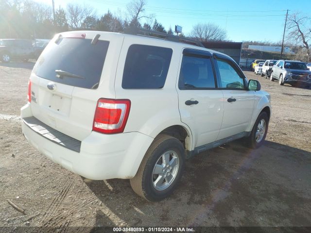 Photo 3 VIN: 1FMCU0D79AKB28988 - FORD ESCAPE 