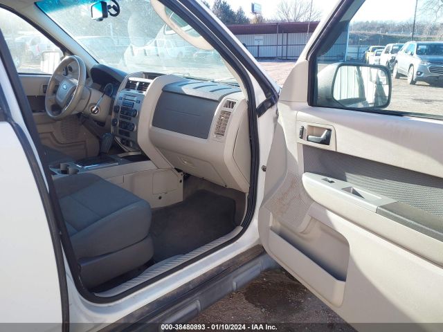 Photo 4 VIN: 1FMCU0D79AKB28988 - FORD ESCAPE 