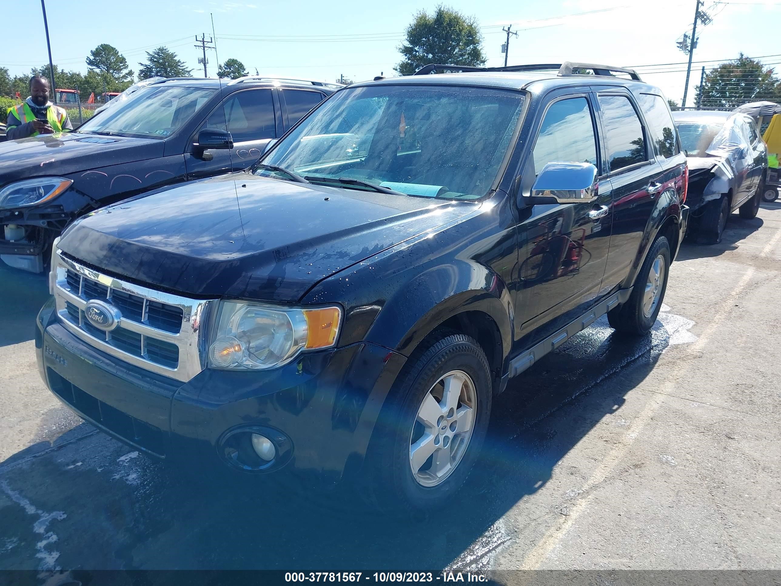 Photo 1 VIN: 1FMCU0D7XAKC31076 - FORD ESCAPE 