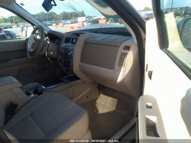 Photo 4 VIN: 1FMCU0D7XBKB34879 - FORD ESCAPE 