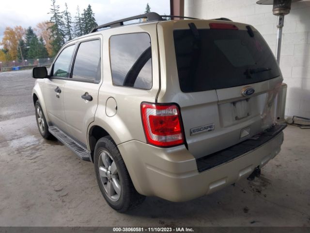 Photo 2 VIN: 1FMCU0DG1AKA13172 - FORD ESCAPE 