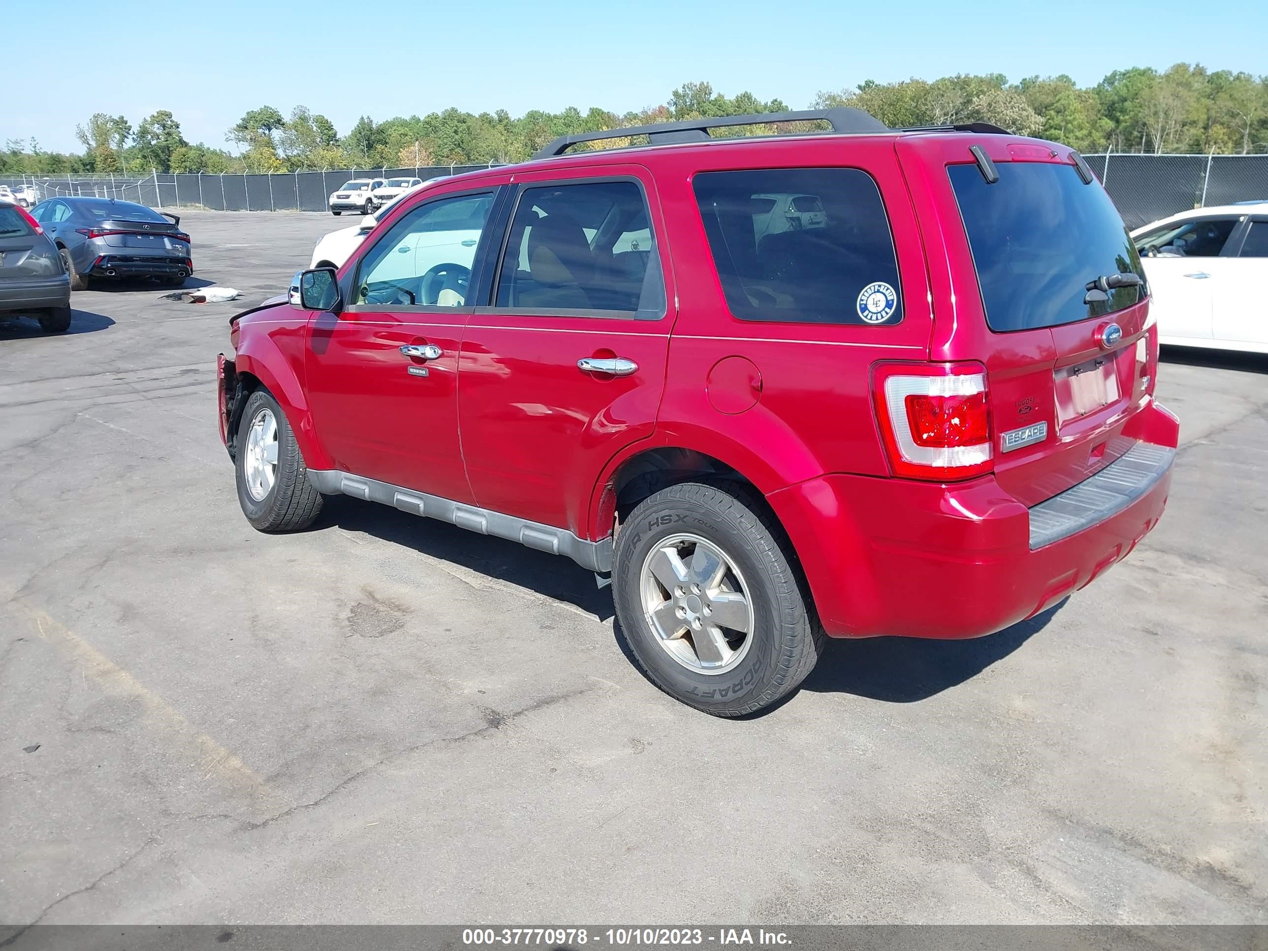 Photo 2 VIN: 1FMCU0DG1CKA41492 - FORD ESCAPE 