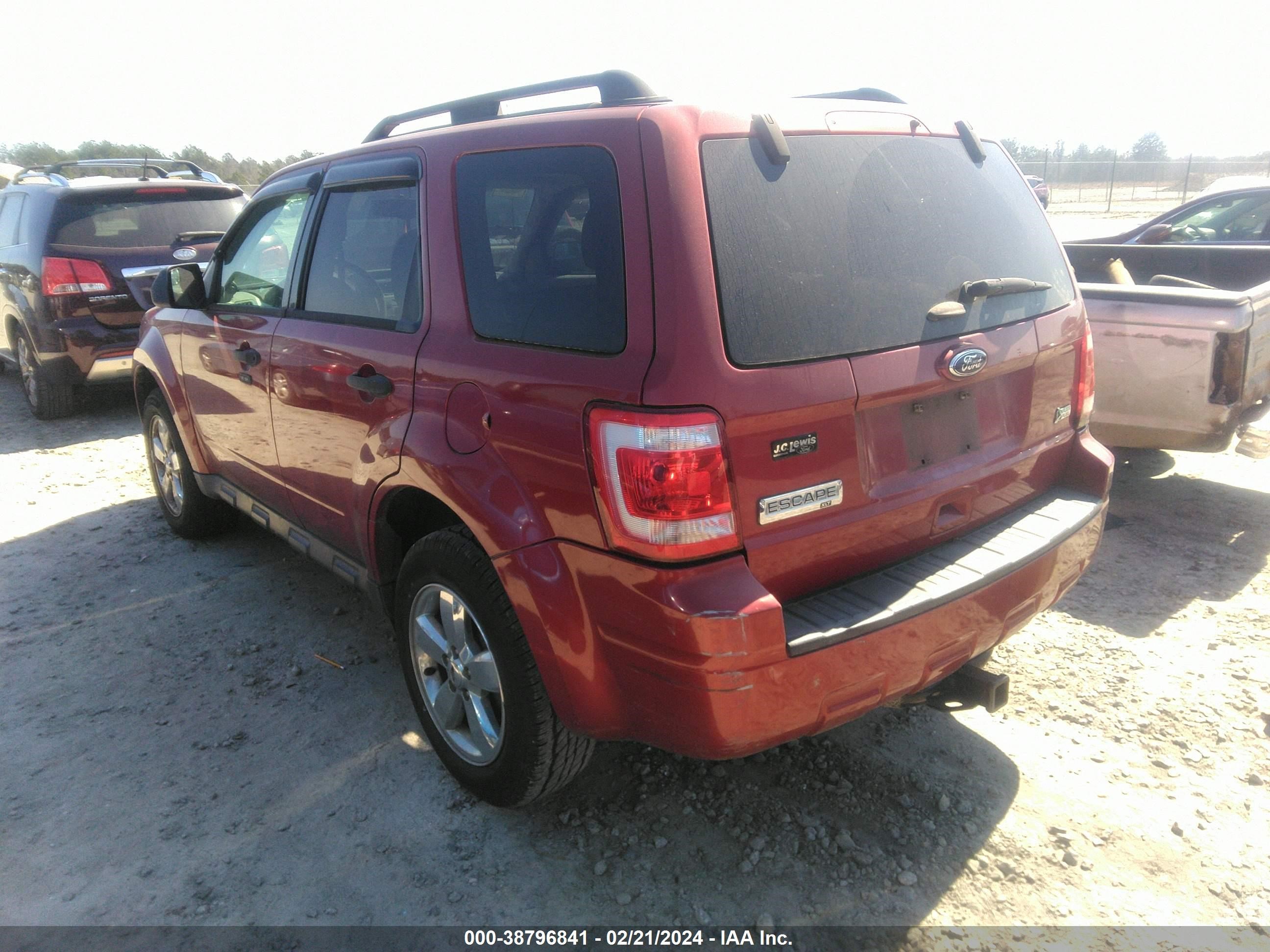 Photo 2 VIN: 1FMCU0DG1CKB38515 - FORD ESCAPE 