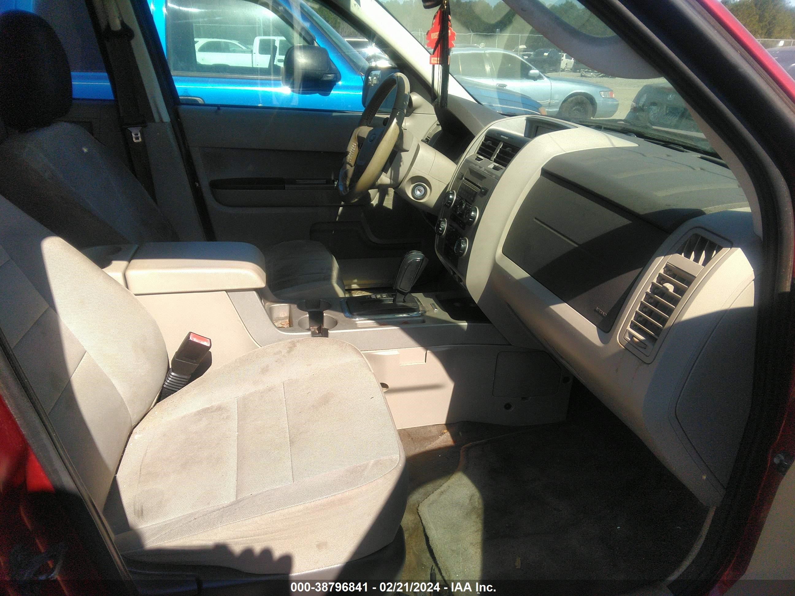 Photo 4 VIN: 1FMCU0DG1CKB38515 - FORD ESCAPE 