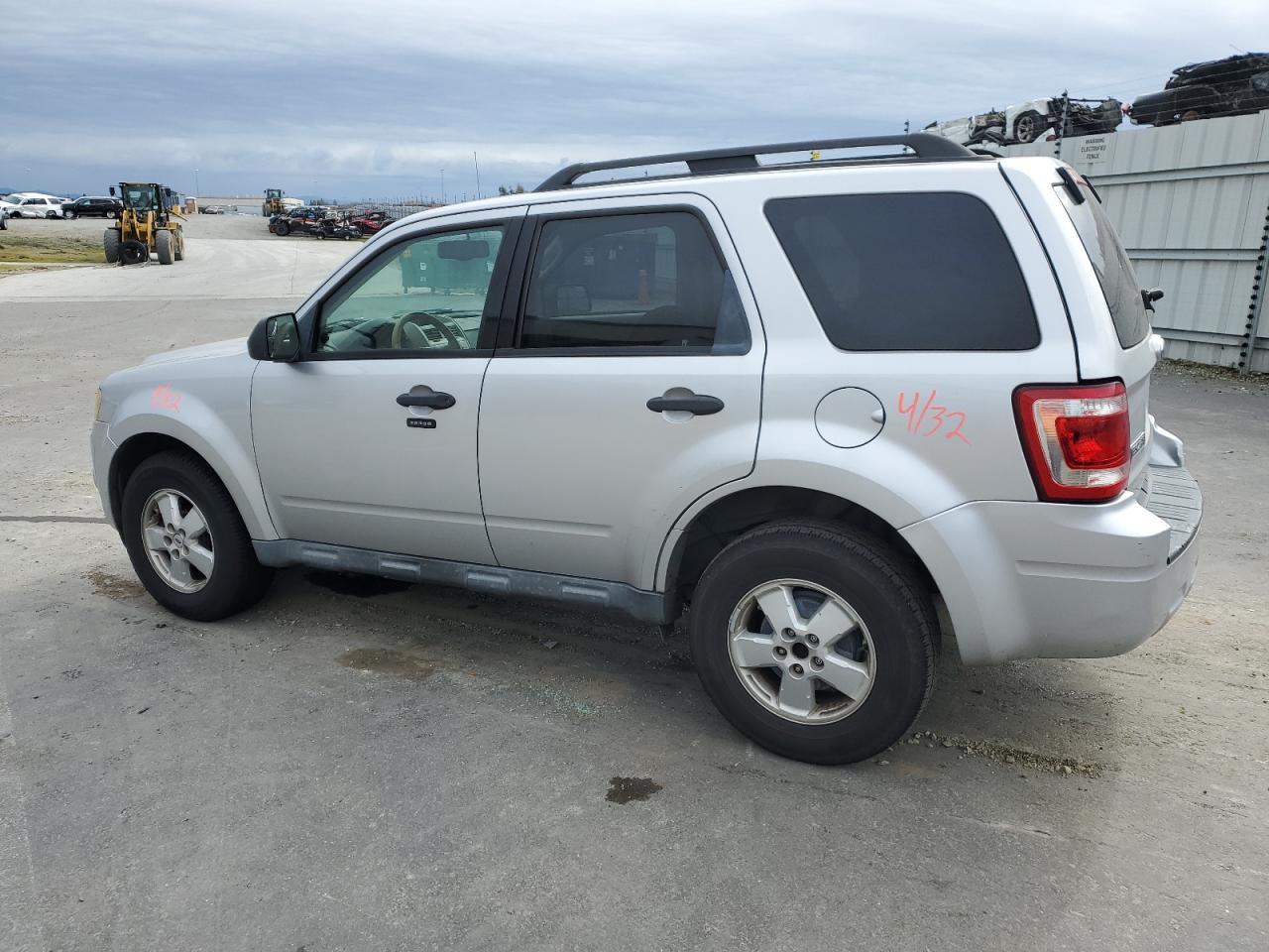 Photo 1 VIN: 1FMCU0DG2AKA36198 - FORD ESCAPE 