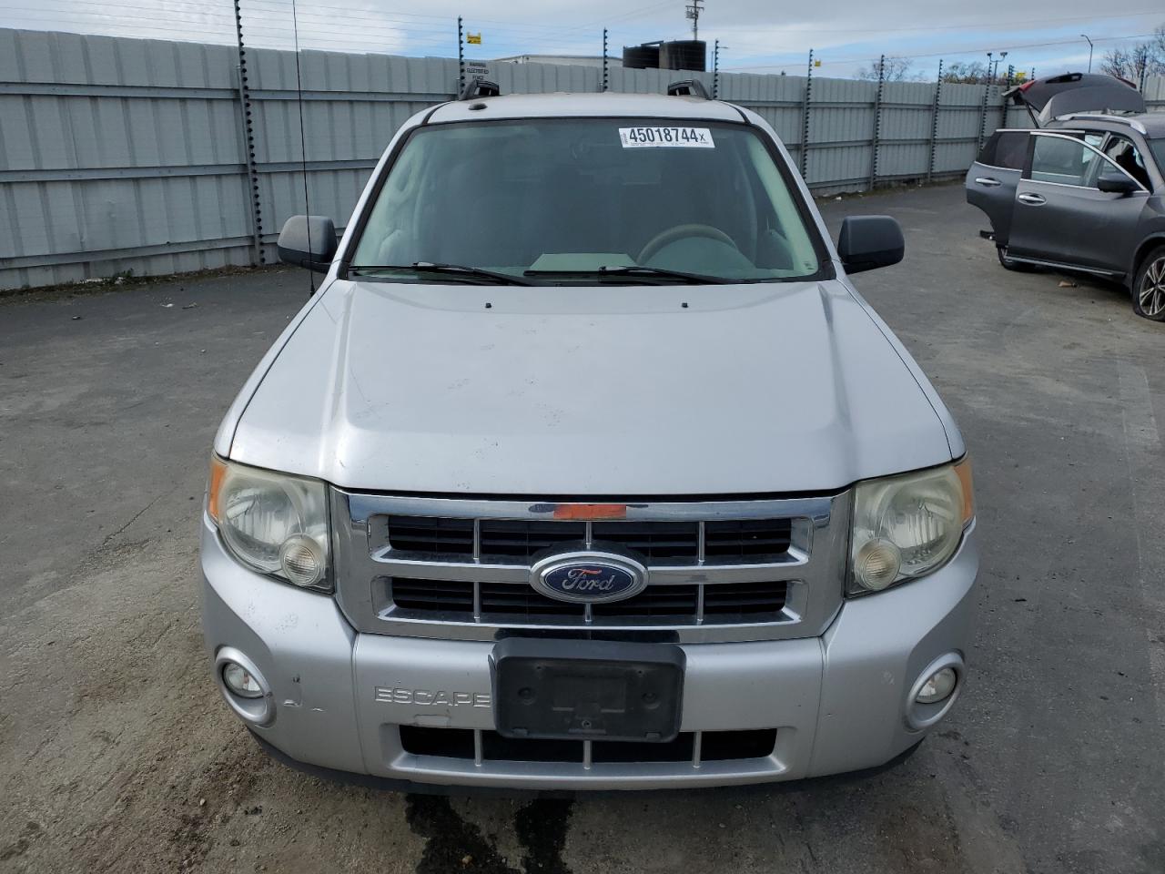 Photo 4 VIN: 1FMCU0DG2AKA36198 - FORD ESCAPE 