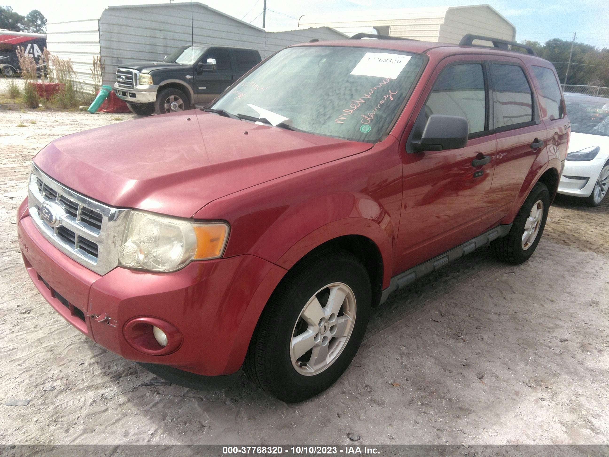 Photo 1 VIN: 1FMCU0DG2AKC65898 - FORD ESCAPE 