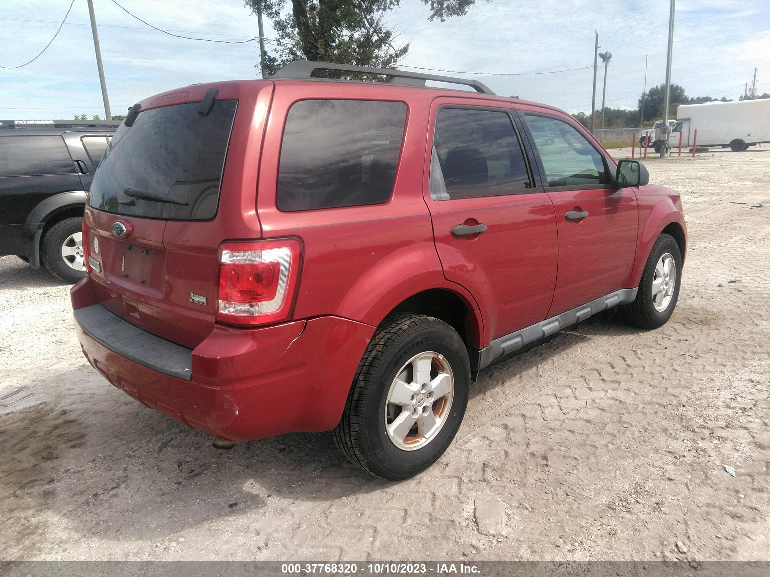 Photo 3 VIN: 1FMCU0DG2AKC65898 - FORD ESCAPE 