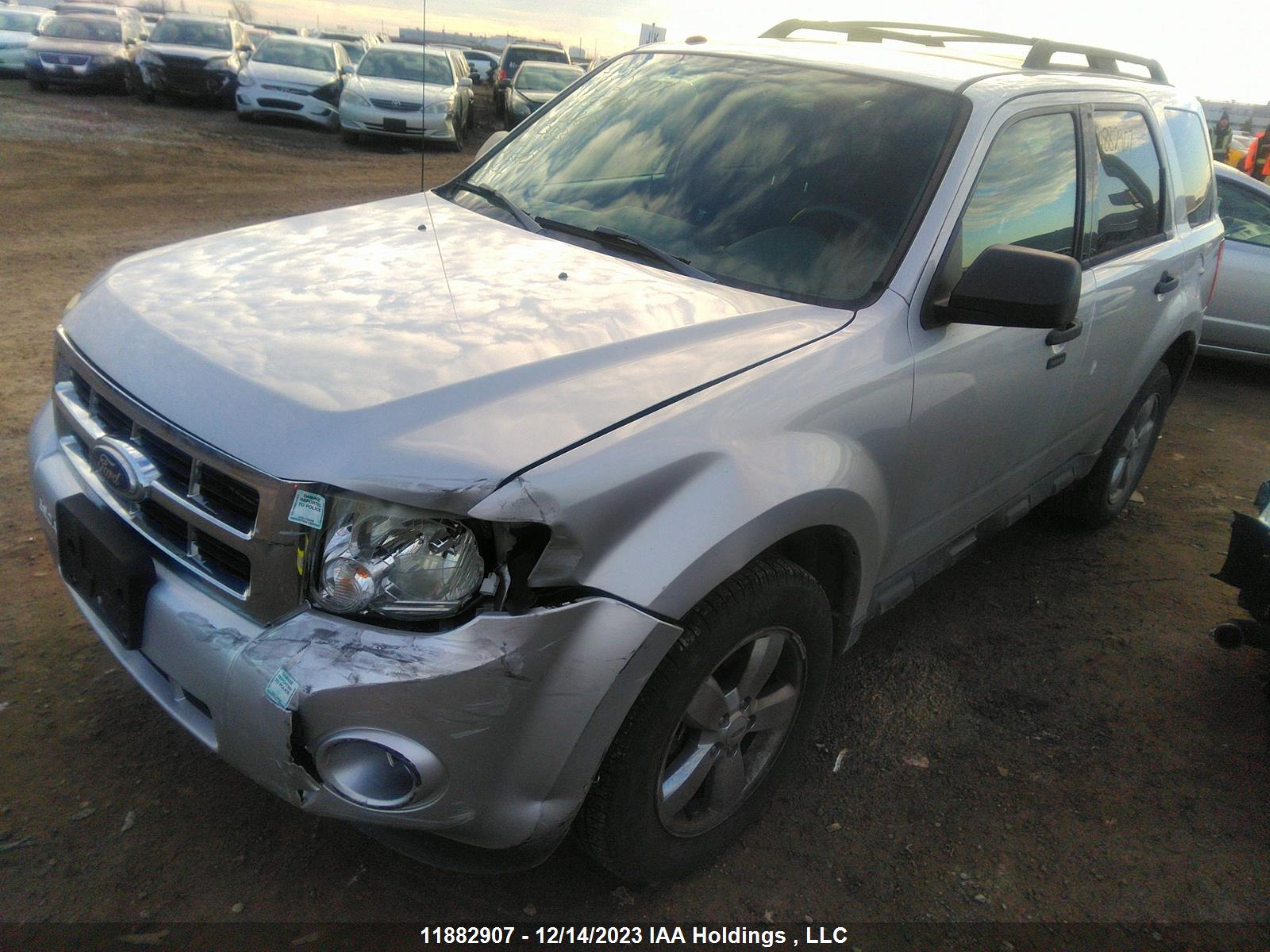 Photo 1 VIN: 1FMCU0DG3BKA15863 - FORD ESCAPE 