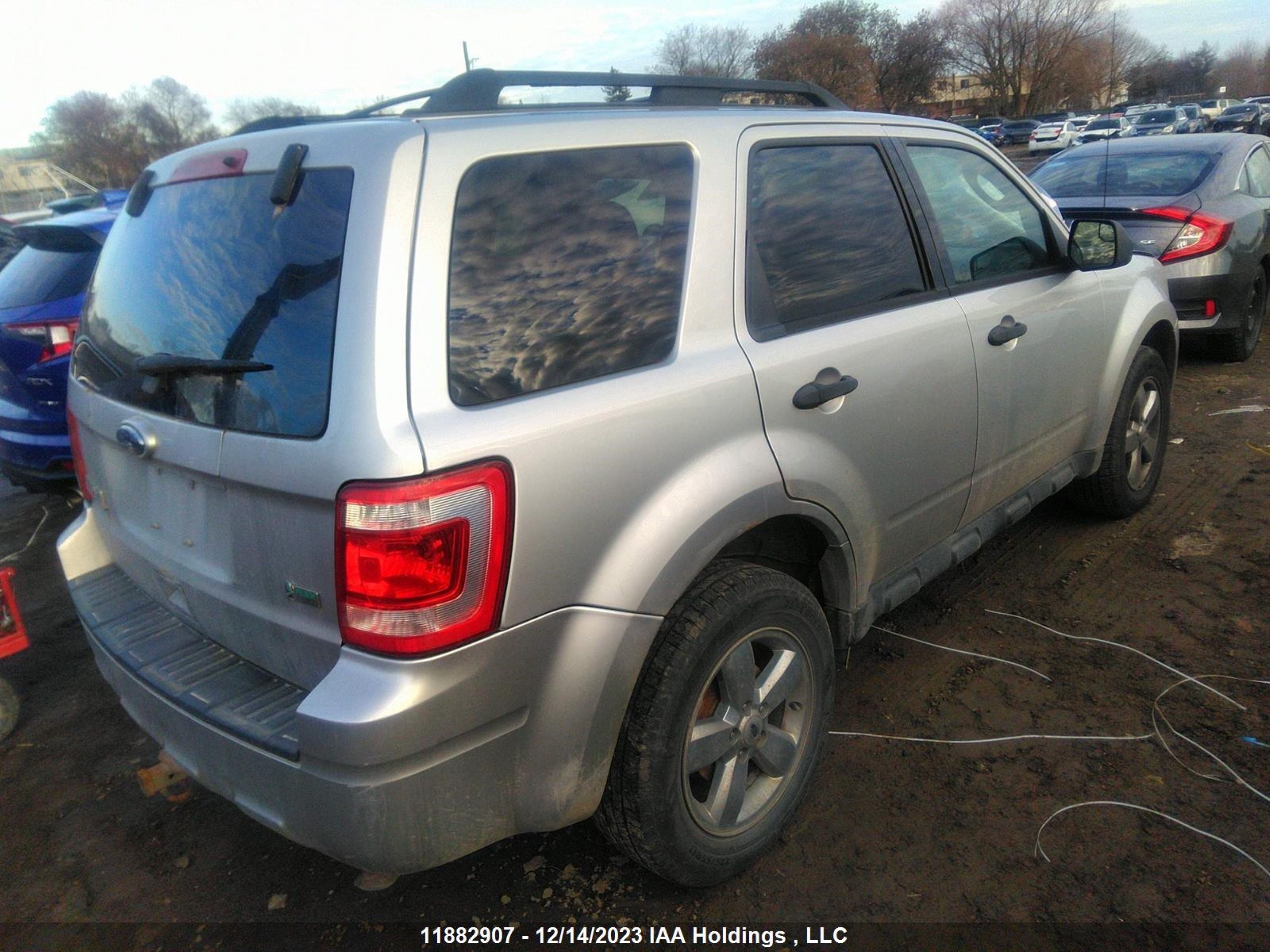 Photo 3 VIN: 1FMCU0DG3BKA15863 - FORD ESCAPE 