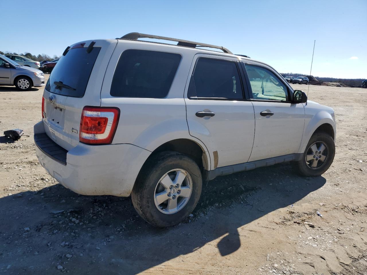 Photo 2 VIN: 1FMCU0DG3BKA36535 - FORD ESCAPE 