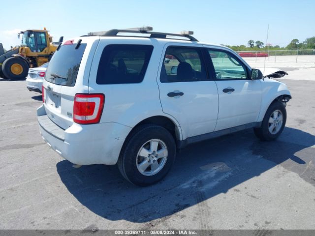 Photo 3 VIN: 1FMCU0DG3BKB73569 - FORD ESCAPE 