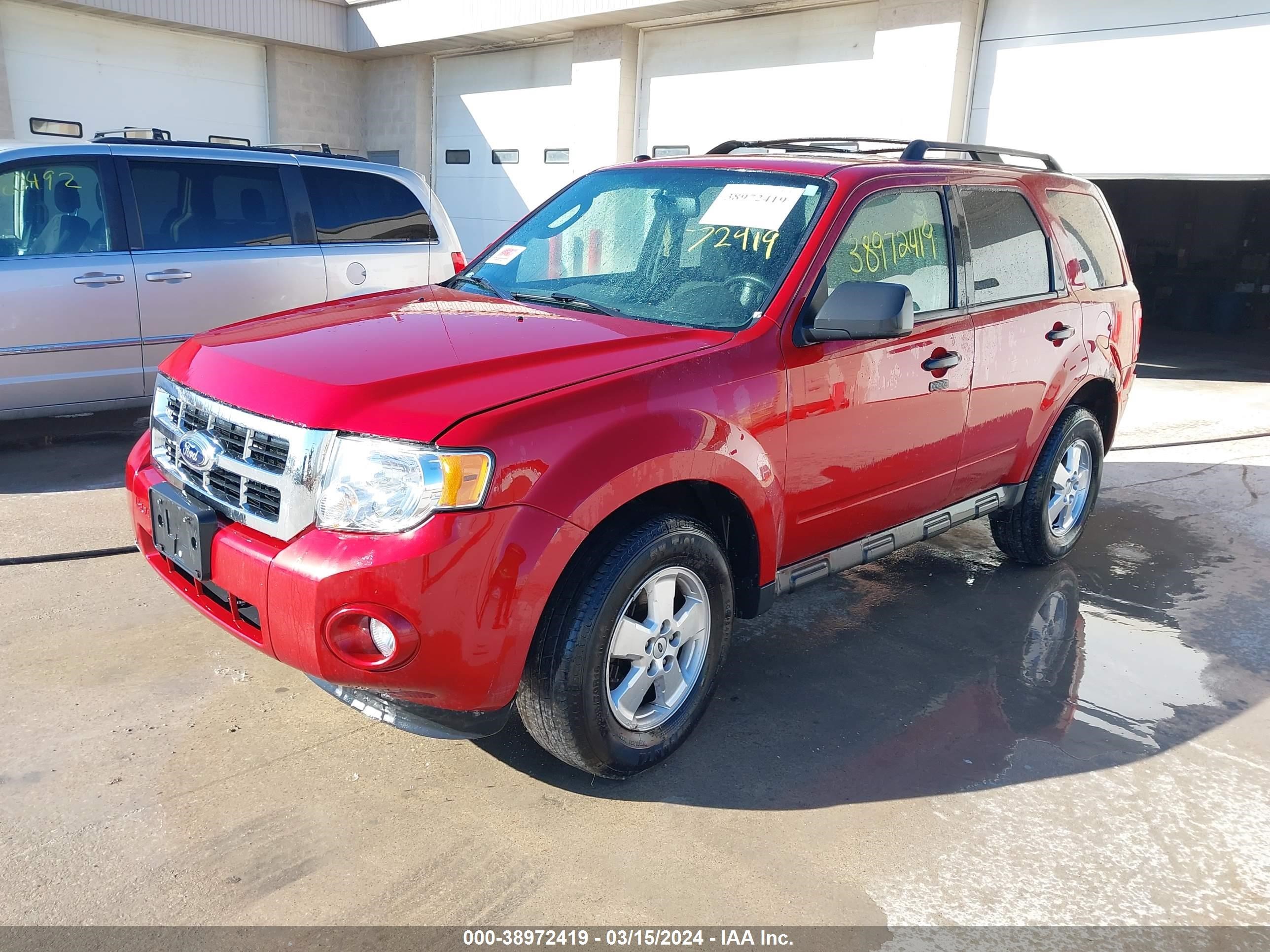 Photo 1 VIN: 1FMCU0DG4CKC77392 - FORD ESCAPE 