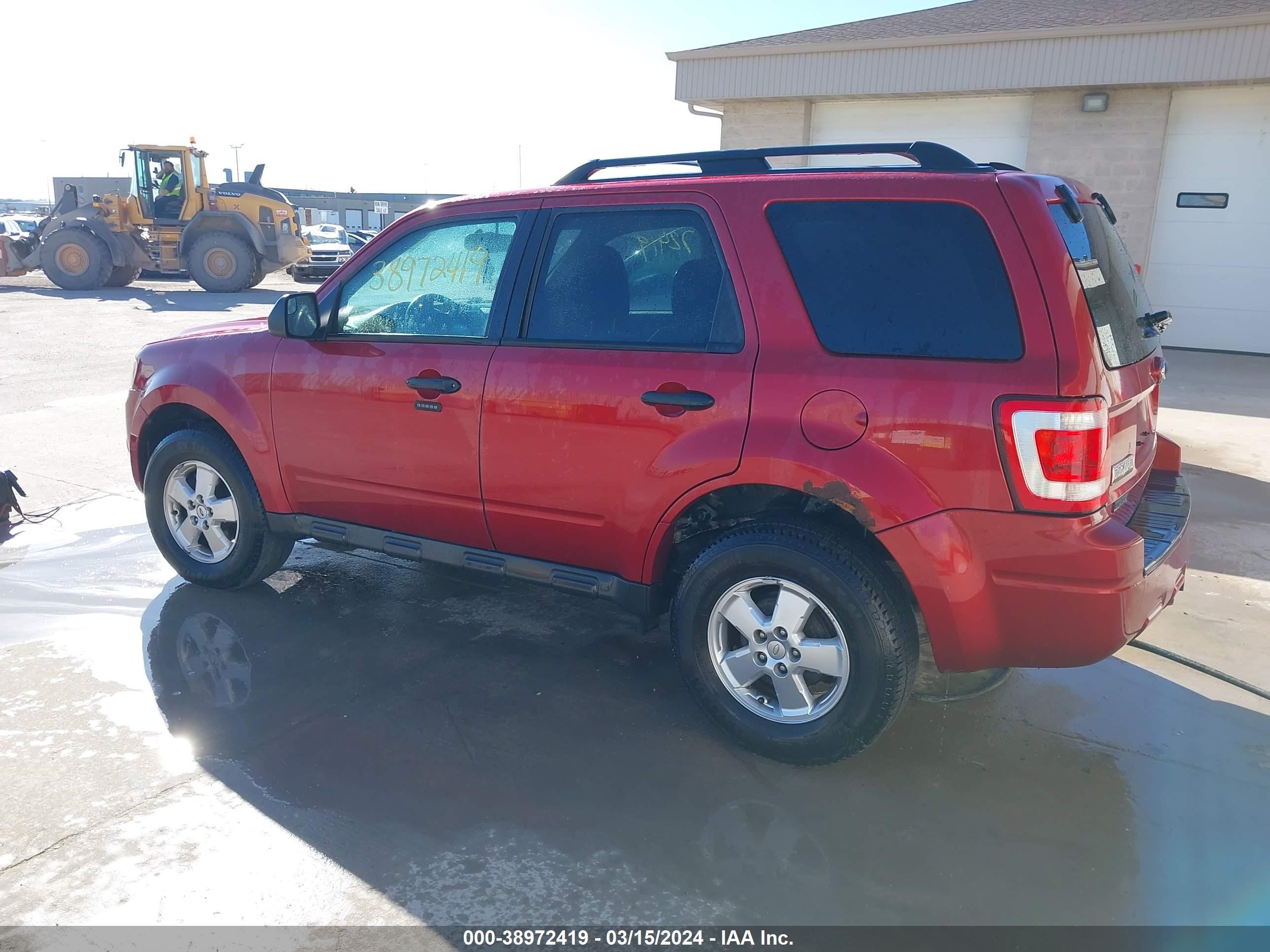 Photo 2 VIN: 1FMCU0DG4CKC77392 - FORD ESCAPE 