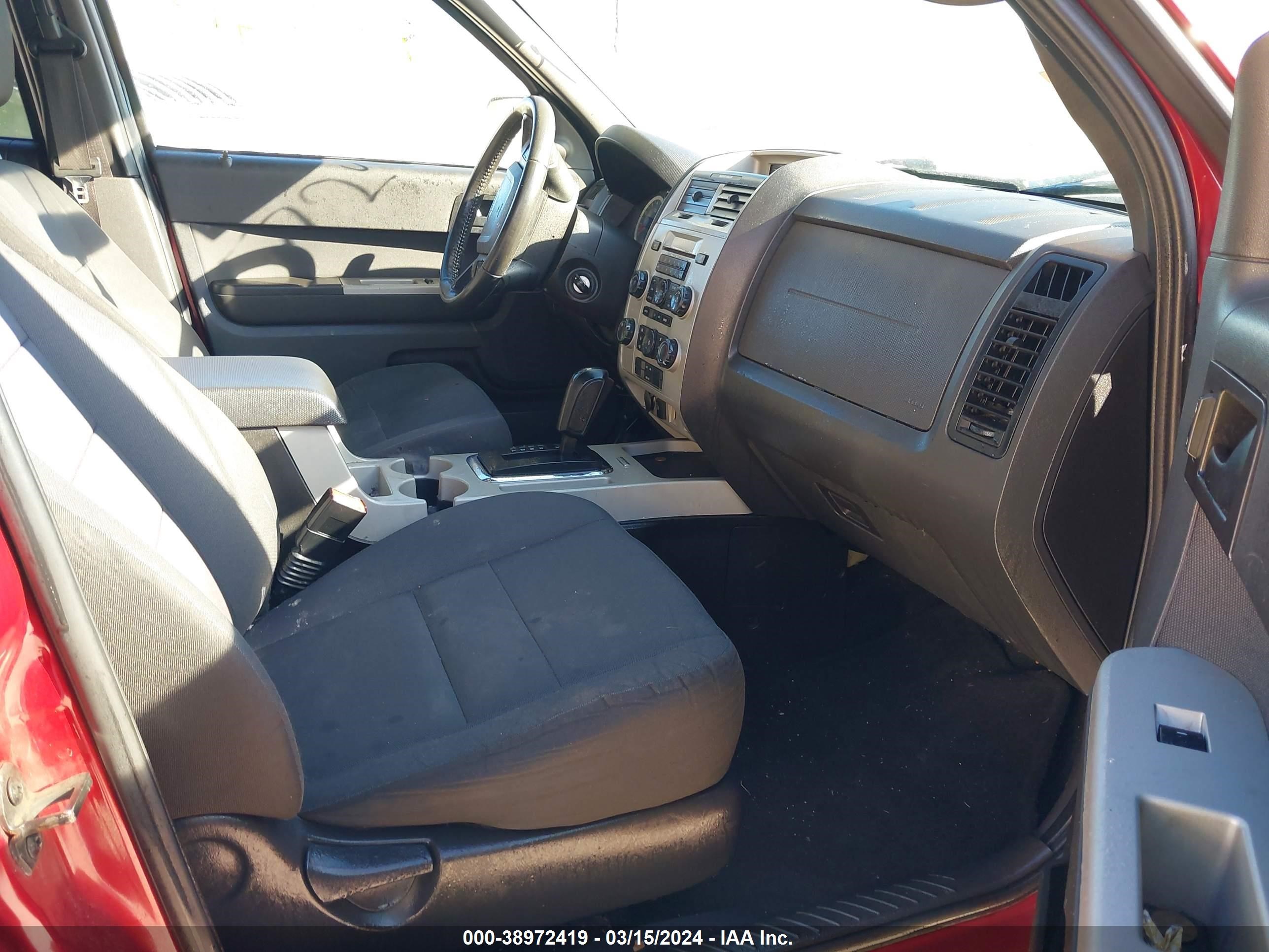 Photo 4 VIN: 1FMCU0DG4CKC77392 - FORD ESCAPE 