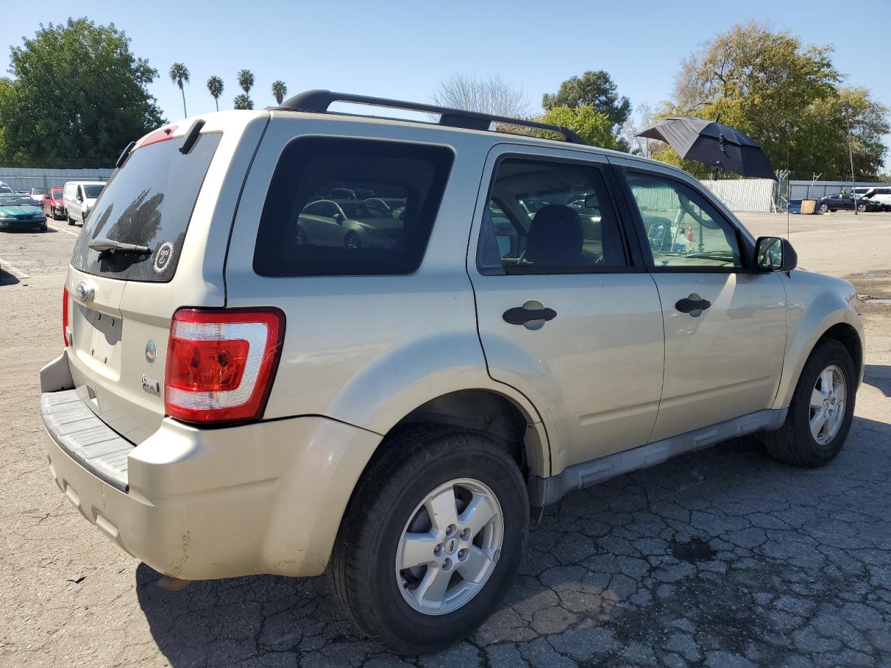 Photo 2 VIN: 1FMCU0DG5AKA08086 - FORD ESCAPE 