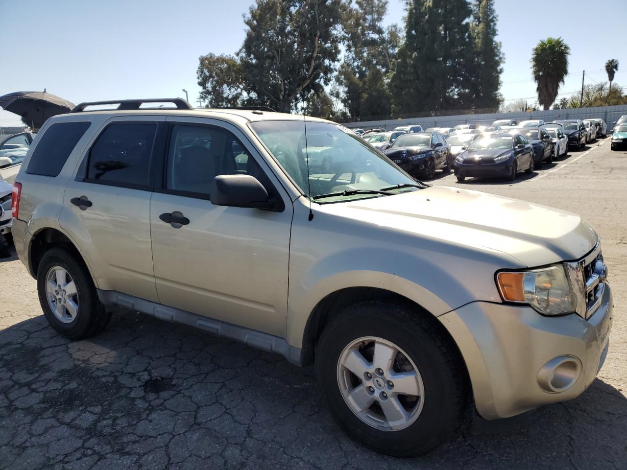 Photo 3 VIN: 1FMCU0DG5AKA08086 - FORD ESCAPE 