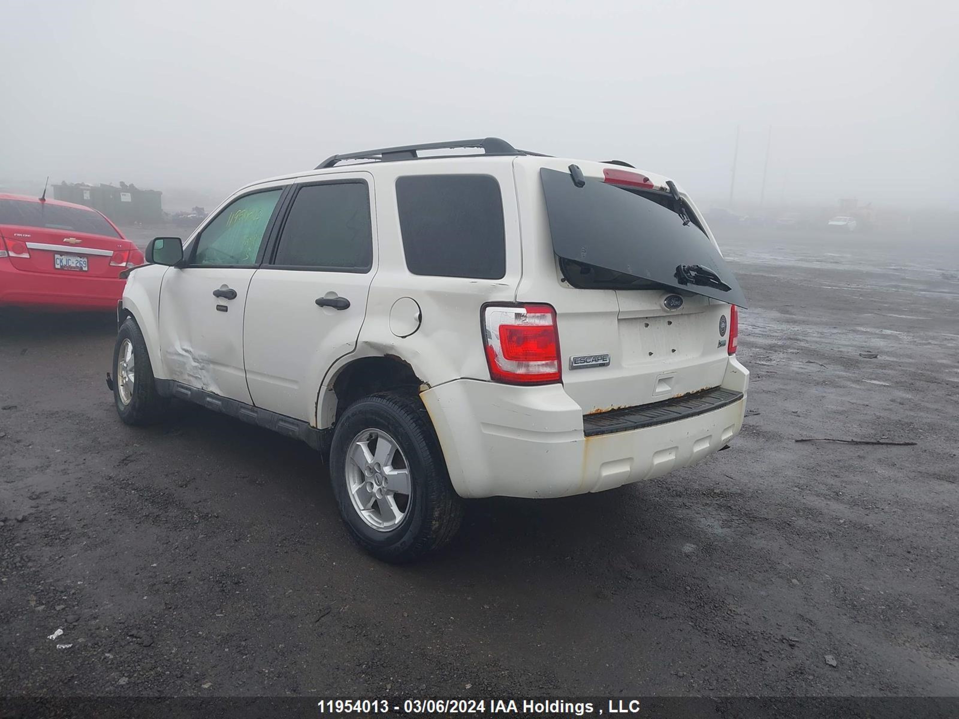 Photo 2 VIN: 1FMCU0DG5BKA23091 - FORD ESCAPE 