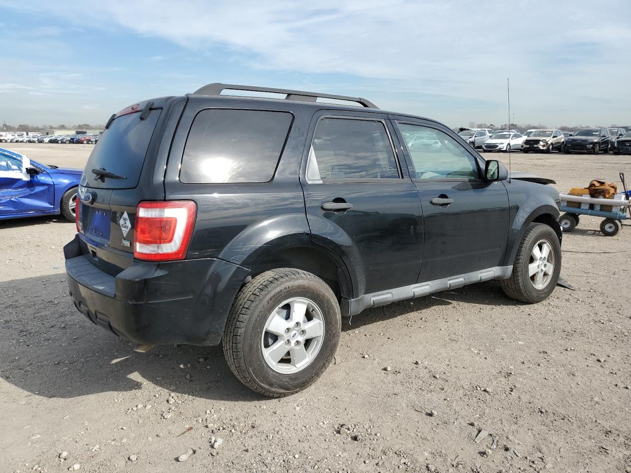 Photo 2 VIN: 1FMCU0DG6AKA08288 - FORD ESCAPE 