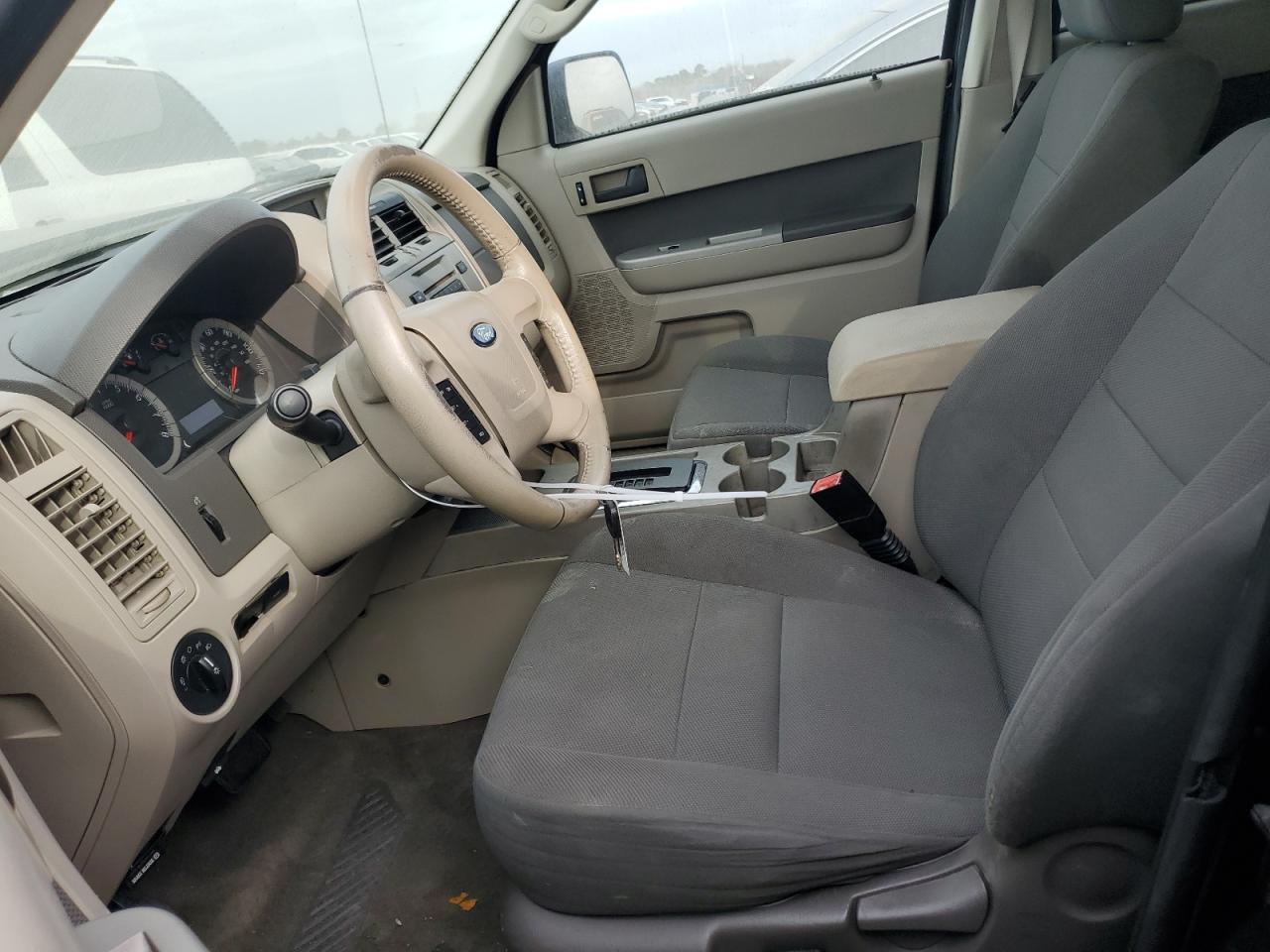 Photo 6 VIN: 1FMCU0DG6AKA08288 - FORD ESCAPE 