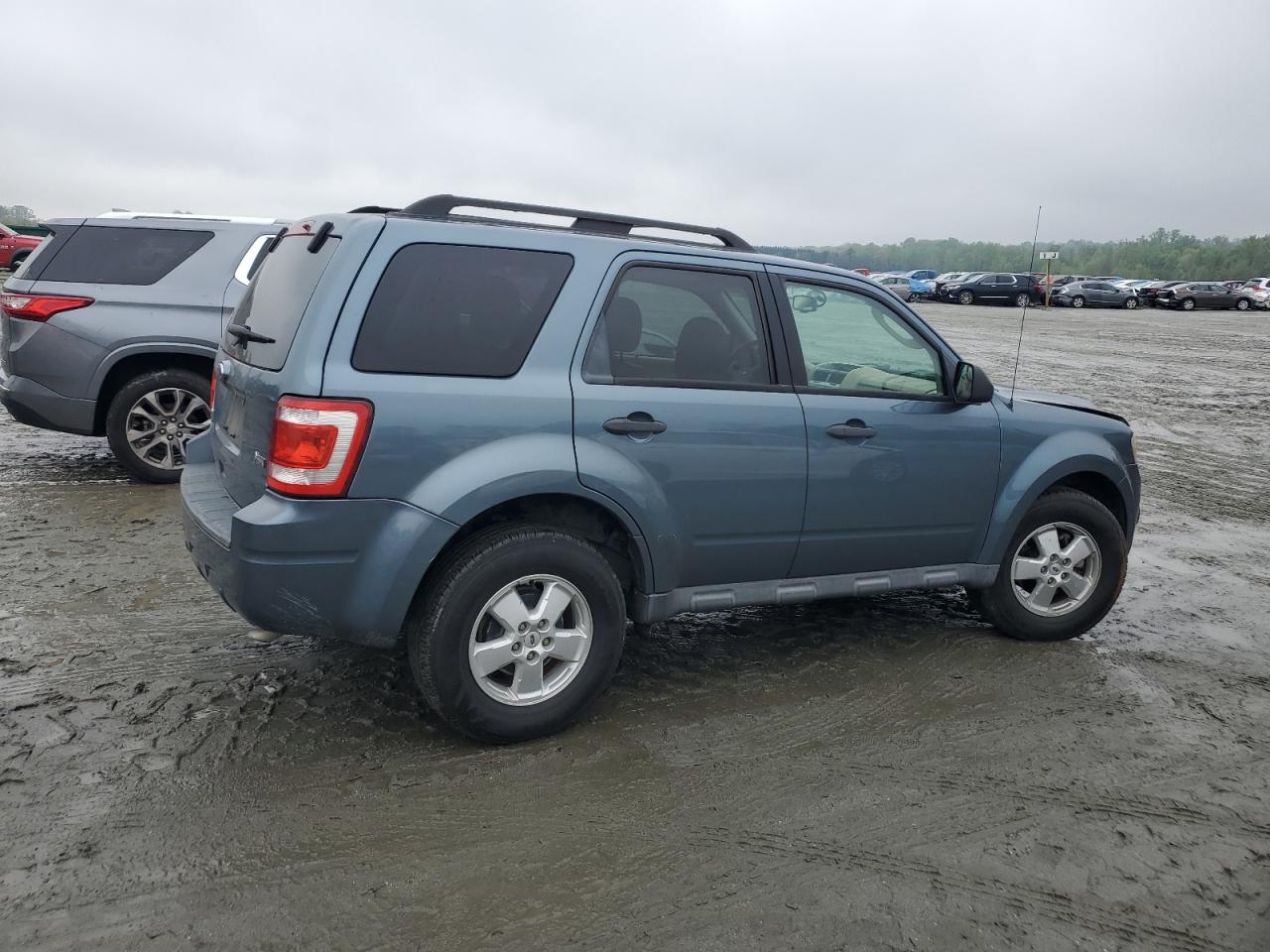 Photo 2 VIN: 1FMCU0DG6AKC66648 - FORD ESCAPE 