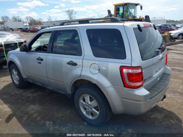 Photo 2 VIN: 1FMCU0DG6BKA13881 - FORD ESCAPE 