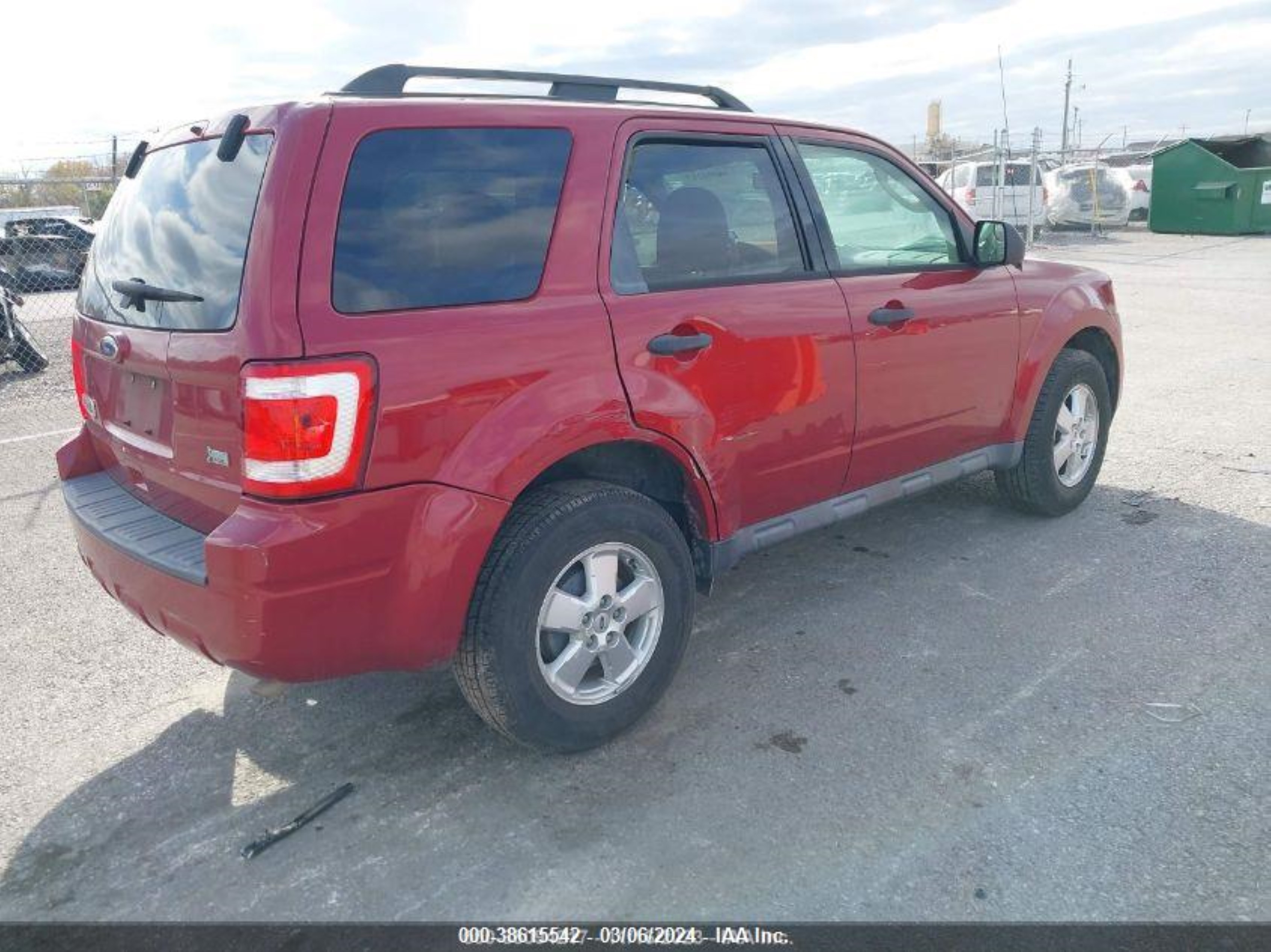 Photo 3 VIN: 1FMCU0DG6BKA67889 - FORD ESCAPE 