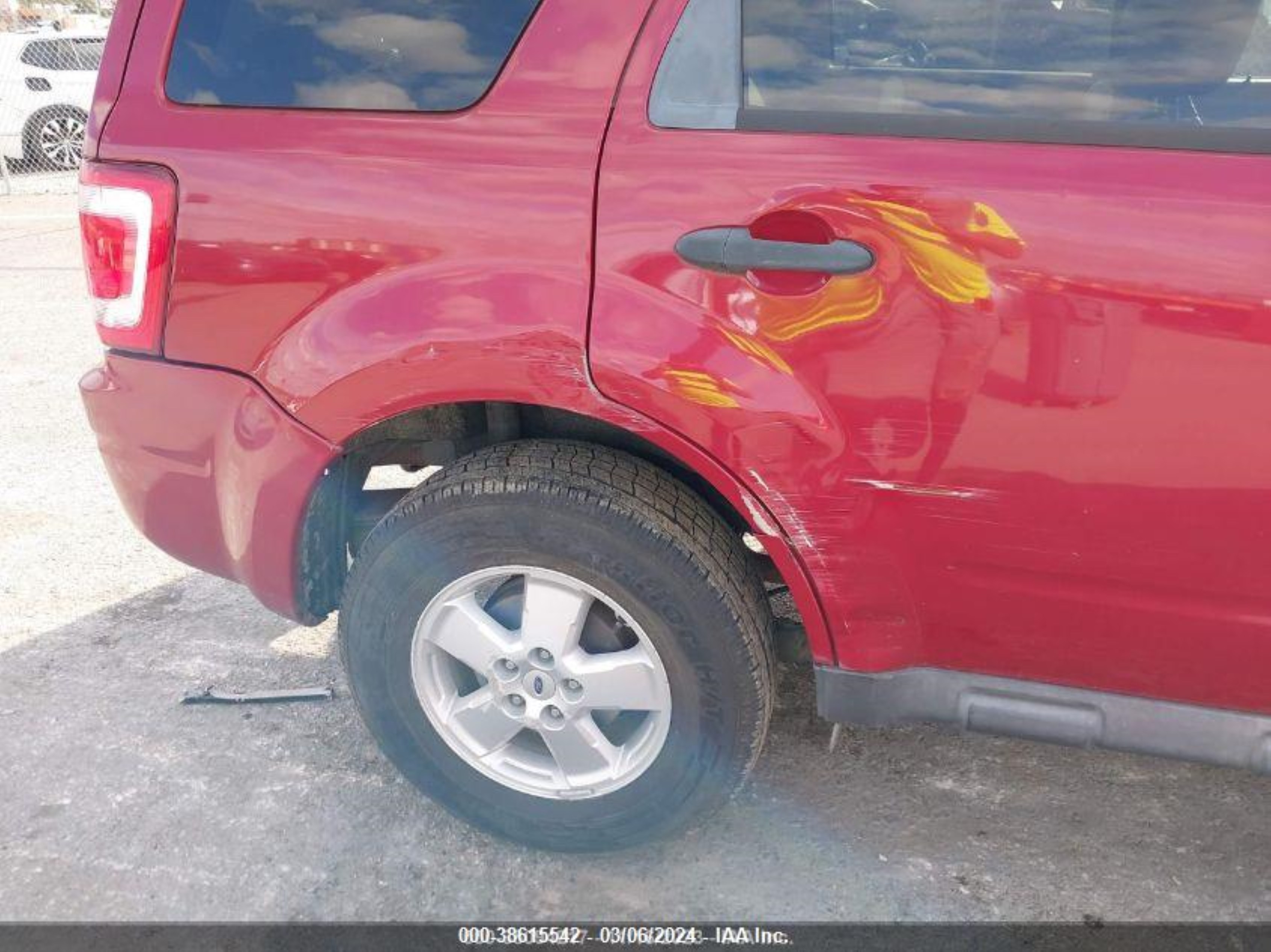 Photo 5 VIN: 1FMCU0DG6BKA67889 - FORD ESCAPE 