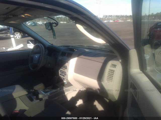 Photo 4 VIN: 1FMCU0DG7AKA32373 - FORD ESCAPE 