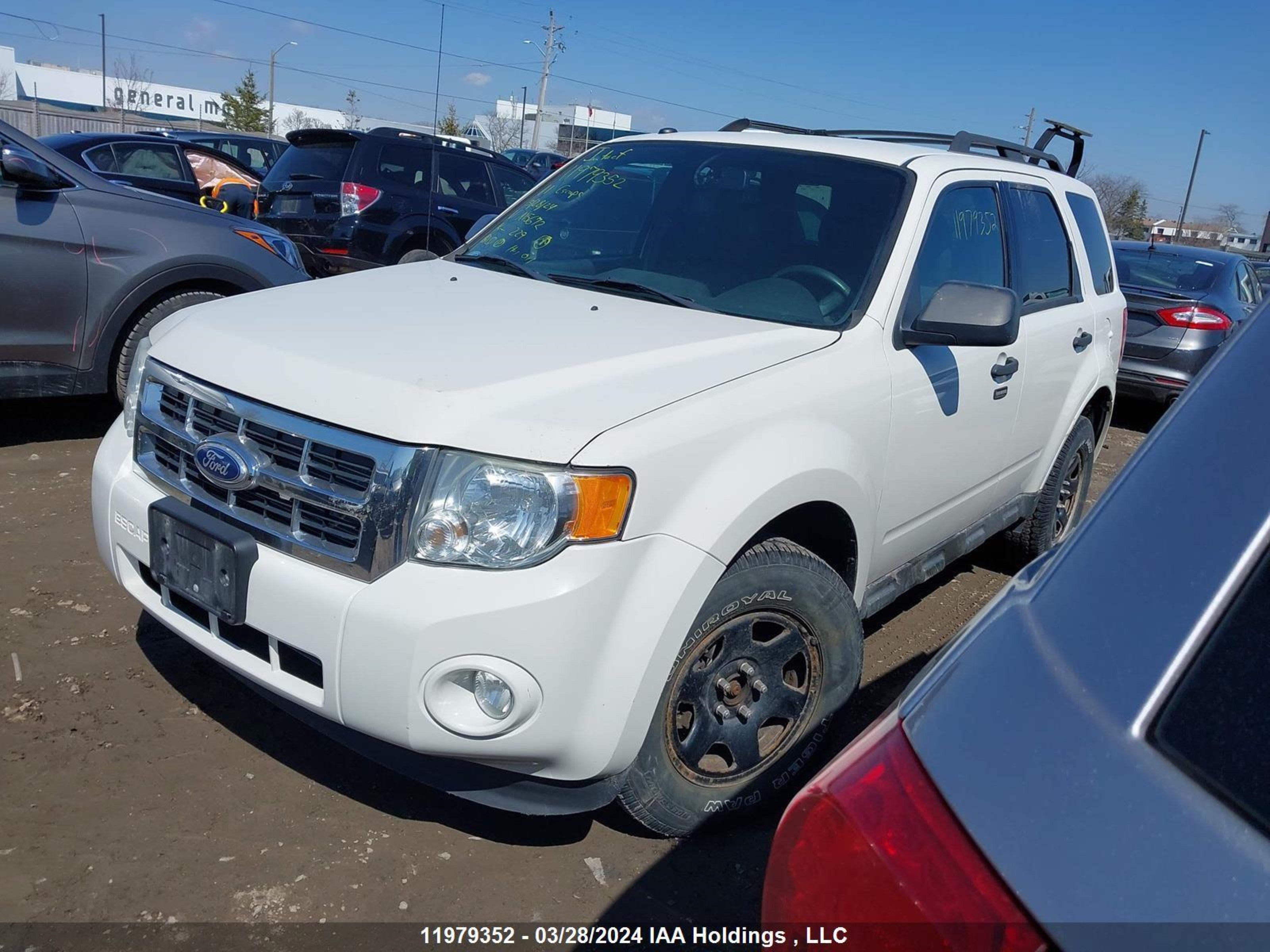 Photo 1 VIN: 1FMCU0DG7BKA15672 - FORD ESCAPE 