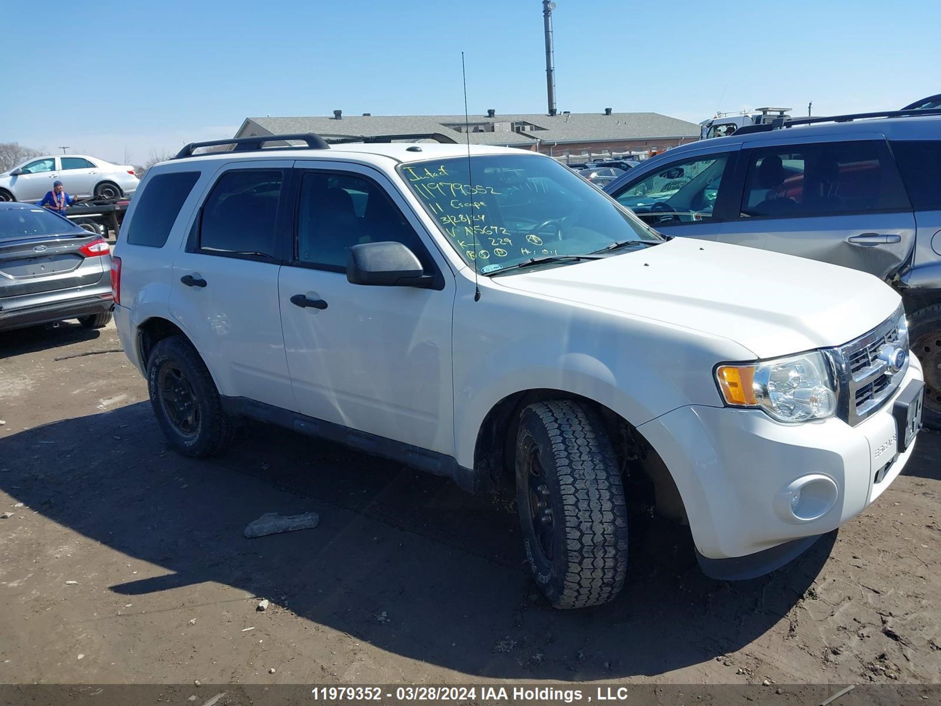 Photo 12 VIN: 1FMCU0DG7BKA15672 - FORD ESCAPE 