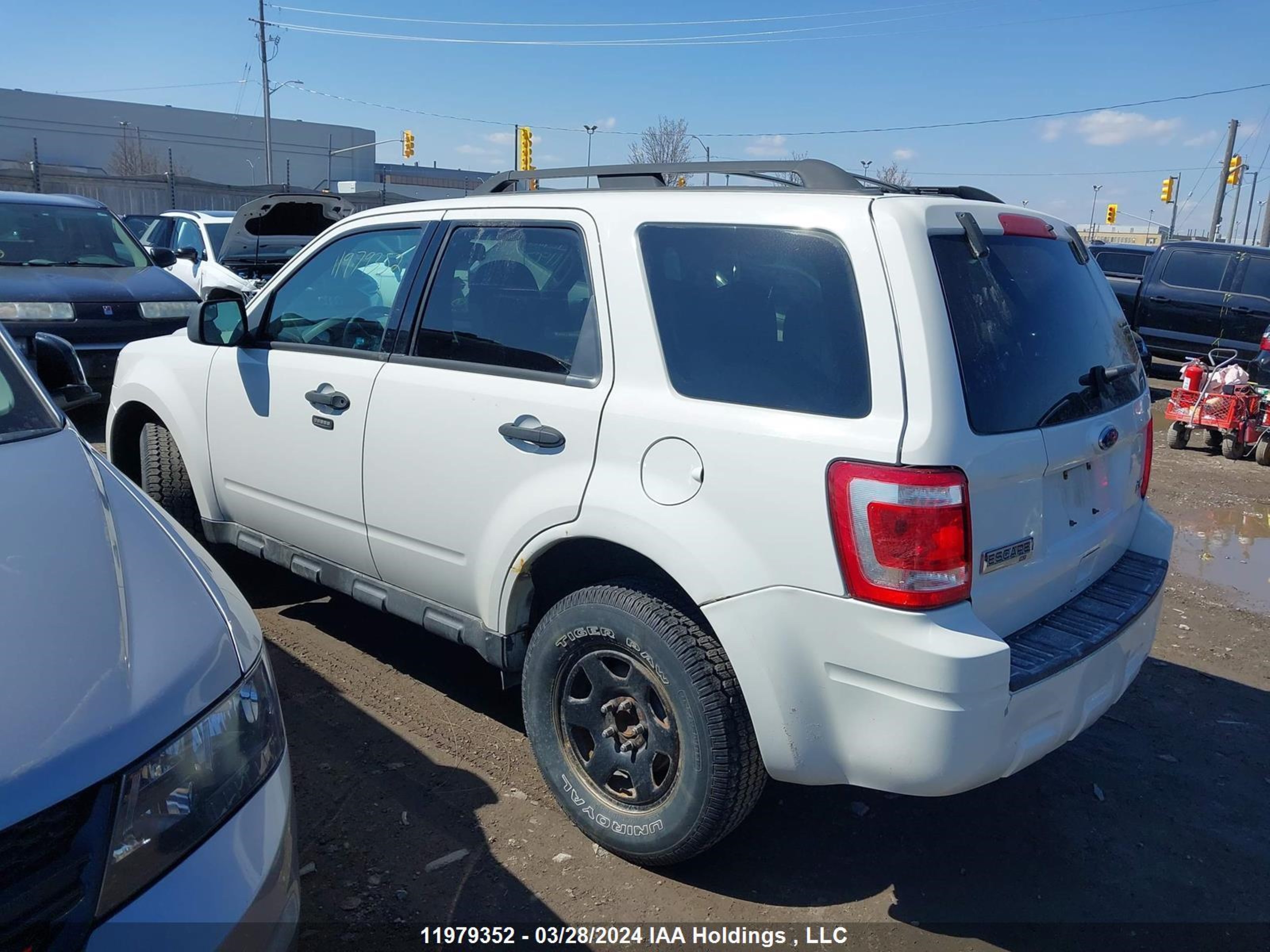 Photo 13 VIN: 1FMCU0DG7BKA15672 - FORD ESCAPE 